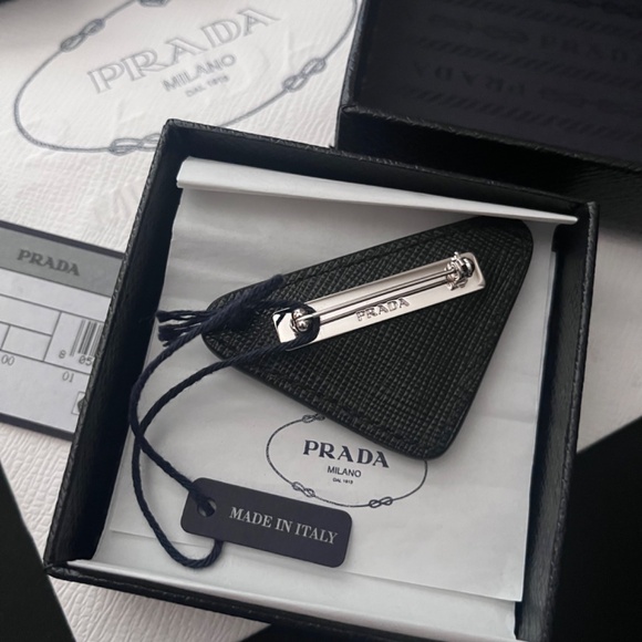 ❌ sold❌ Prada Brooch - Picture 3 of 4